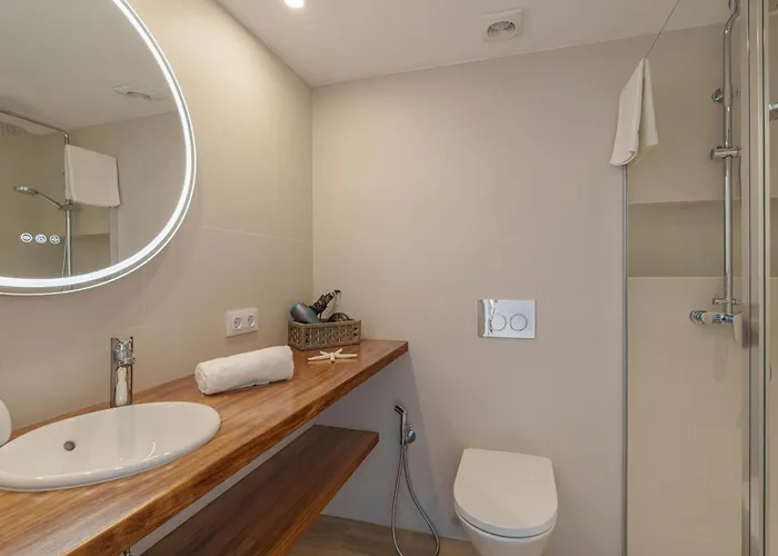 Almadrava, Appartement *